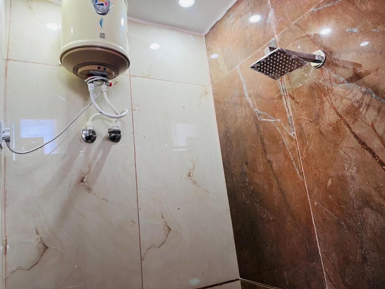 Kaushik Bhawan Hotel Risikés Kültér fotó